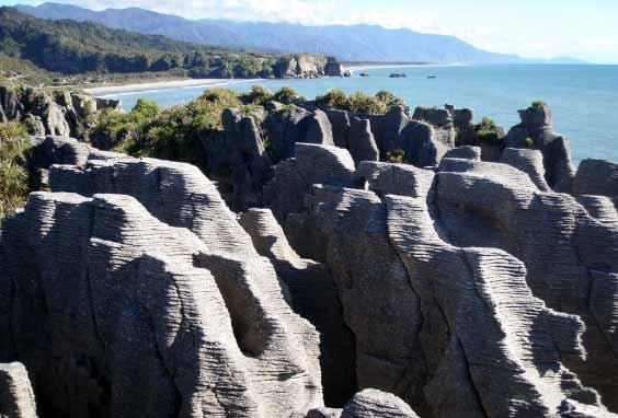 Seznámíte se s původní maorskou kulturou. Navštívíte Auckland, Wellington, Christchurch. Cesta pohodlně minivanem. Milford Sound Mt. Cook Christchurch Queens town Dunedin Slope Point 1. 3.