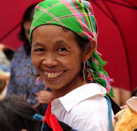 zástupci místních etnických skupin, (Mong, Red Dao, Black Hmong, Nung, Tay, Thai, Black Lo Lo a dalších). Společně navštívíme místa, kde místní obyvatelé vítají turisty s úsměvem a otevřenou náručí.