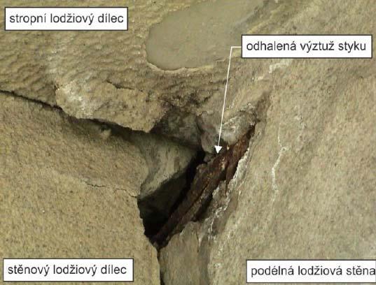 Vnitřní konstrukce a styky přiléhající k oblastem kotvení lodžií jsou často porušovány namáháním a deformacemi způsobenými cyklickými dilatačními