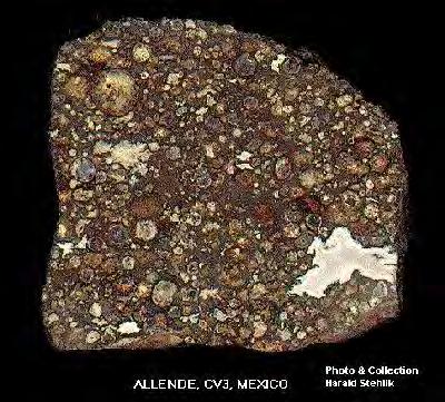 Chondrity (cca 85% nálezov) Sférické chondrule obsahujú hlavne kremičitany: olivín, pyroxény,