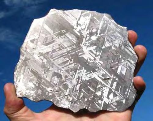 Rez železo niklovým meteoritom s Widmanstättenovými