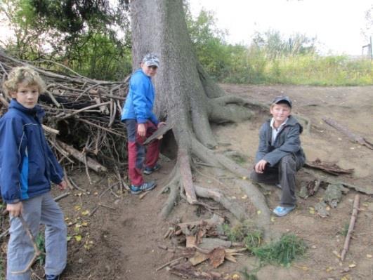 Školní družina přirozeně doplňuje ŠVP školy rozvíjí funkční kompetence žáků - learning by doing rozvíjí individuální schopnosti žáků podporuje komunikaci mezi žáky rozvíjí nadání žáků