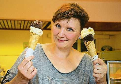 cz Sáhla jsem si na dno Slavná zmrzlinářka Ivana Jablonovská začíná od nuly v nové cukrárně v Mimoni nikdo nevezme. Pojistila si ho. Opět nabízí nejvíc druhů zmrzlin široko daleko.