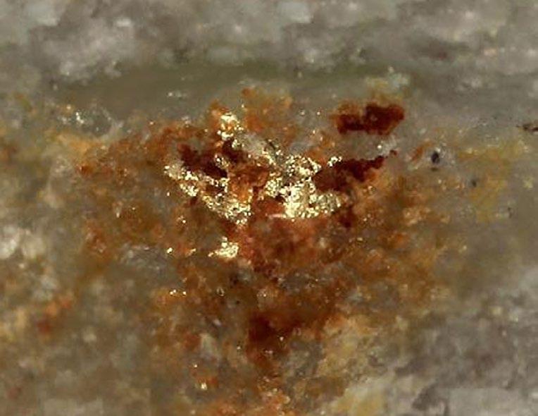 Bull Mineral Petrolog 25, 1, 2017. ISSN 2570-7337 (print); 2570-7345 (online) 37 Rudní minerály křemenných žil Zcela převládajícím rudním minerálem popisovaných křemenných žil je hematit.