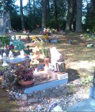 LISTOPAD Zvýšený dohled na hřbitově a urnovém háji k Památce zesnulých Nastalo období dušiček a městská