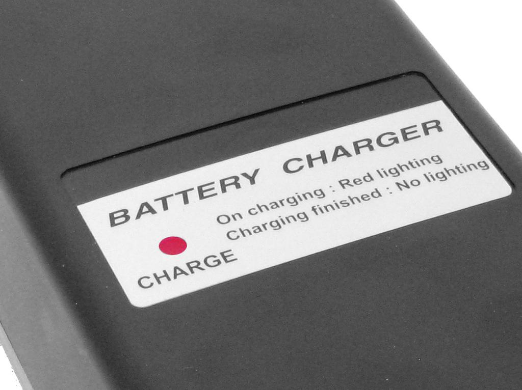 Baterii lze dobíjet i ve chvíli, kdy je připojena k