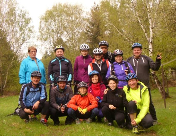 8. 5. 2017 Tento den je v naší zemi slaven státní svátek, Den vítězství. Pracovní volno jsme využili na cyklistický výlet, kdy hlavním cílem byl hrad a zámek ve Velharticích.