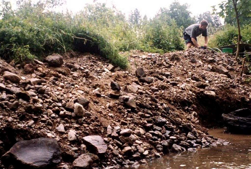 Havlíčkobrodsku. Podpovrchovou archeologickou situaci rozrušila povodeň, která strhla část břehu.