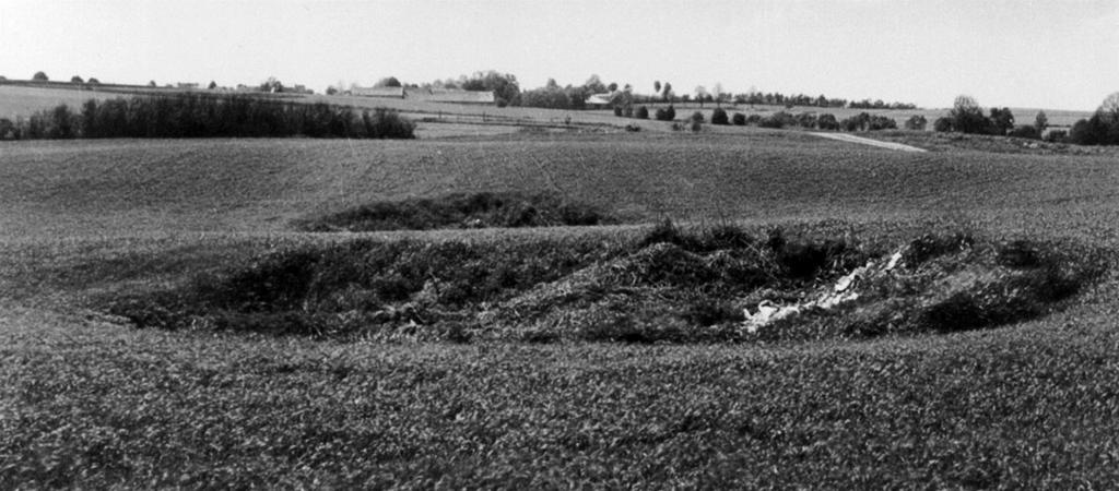 Rozrušují se tím archeologické podpovrchové stratigrafie a stavební struktury, které jsou velmi křehké (např. kamenné konstrukce pecí).