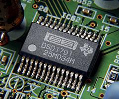 5.6MHz DSD Rodný a AIFF 192 khz / 24 bitů Reprodukce s vysokým výkonem 24-bitovým D / A převodník 5.