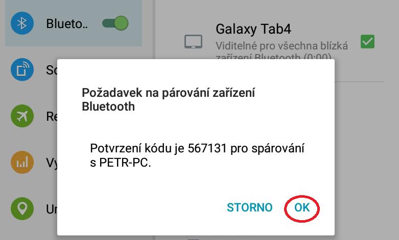 2 Dialog pro párování na mobilním zařízení (vlevo), dialog na počítači / PC (vpravo).