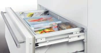 klasické chladicí části. Přihrádka DrySafe s nízkou vlhkostí je ideální pro uchování masa, ryb a mléčných výrobků.