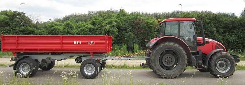 Obr. 7.7 Souprava traktor Zetor Forterra 12441 a prázdný přívěs BSS 10 Zdroj: vlastní foto Nejkratší brzdná dráha traktoru s byla naměřena 17,9 metrů, při vypočteném středním zpomalení a s = 3,49 m.