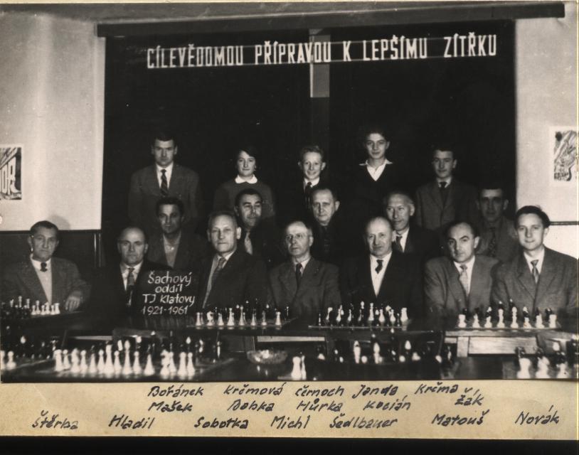 a Čermák Arnošt Obrázek 05 Výroční členská schůze šachového oddílu TJ Klatovy v závodním klubu Škoda Klatovy na Nové hospodě v den 40. výročí založení oddílu 3.12.1961.