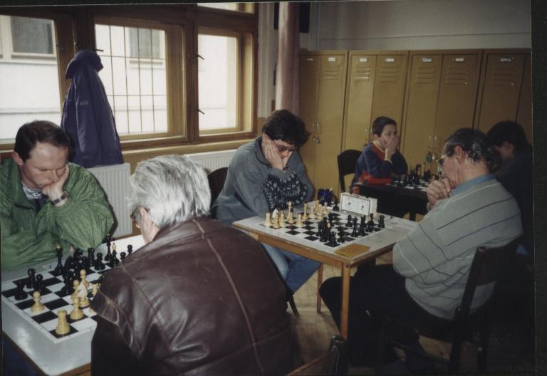 Obrázek 26 Také družstvo Šachklubu Sokol Klatovy C se činilo, i když se muselo spokojit s přísálím klatovské sokolovny, neboť hrála doma současně 3 družstva.