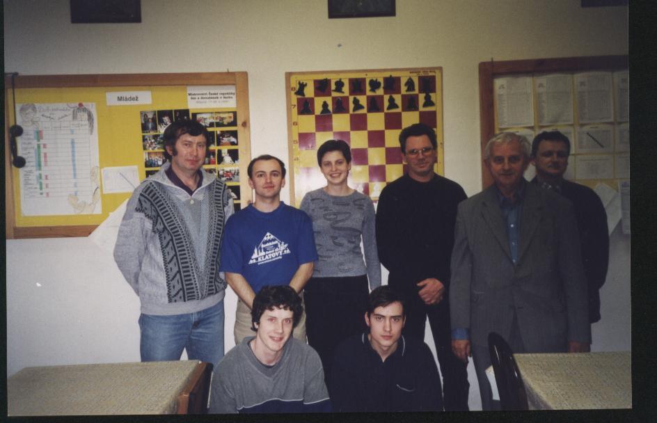 Obrázek 29 Klatovskému družstvu se potřetí (předtím v roce 1997 a 1999) podařilo v roce 2002 vyhrát krajský přebor a postoupit do 2. ligy, tentokrát pod hlavičkou Šachklub Sokol Klatovy B.