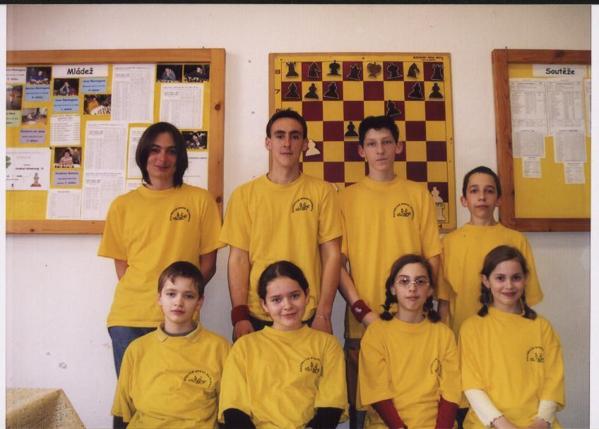 Obrázek 35 V žlutých dresech je družstvo v české lize mladšího dorostu skupina jih v roce 2004, kterému postup do Extraligy unikl jen na skóre.