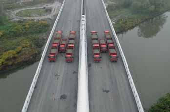 POUŽITÍ STRUNOVÝCH TENZOMETRŮ PRO ZATĚŽOVACÍ ZKOUŠKY MOSTŮ USAGE OF STRAIN GAUGES FOR LOADING TESTS OF BRIDGES Miloš Zich, Jan Koláček, Petr Daněk V loňském 4.