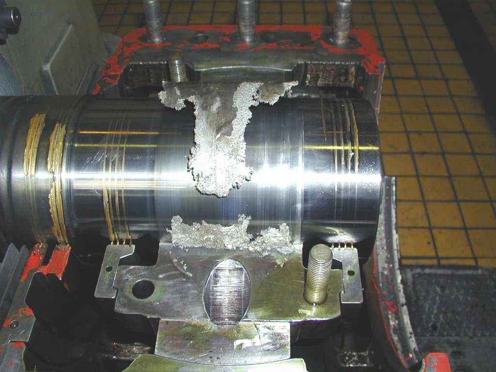 Diagnostika běžných závad rotačních strojů 117 Dobře dopadla tato turbina, u které došlo k výpadku hlavního i nouzového olejového čerpadla.