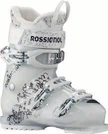 ALL MOUNTAIN/PISTE KELIA/AXIA KELIA Lyžařská obuv určená pro středně pokročilé lyžařky. KOMFORT, JEDNODUCHOST POUŽITÍ A NÍZKÁ HMOTNOST, to jsou hlavní vlastnosti těchto bot.