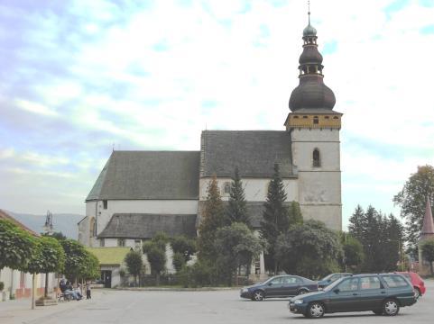 , uskutočnili prestavbu, v rámci ktorej predĺžili až k veži loď kostolíka, a v jej západnej časti pribudla empora. Pristavali aj sakristiu na severnej strane svätyne. Už v druhej štvrtine 14. stor.