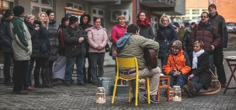 ZE SOCIÁLNÌ TERAPEUTICKÝCH DÍLEN A CHRÁNÌNÉHO BYDLENÍ JAKÉ BYLY VÁNOCE V DÍLNÁCH? Se zaèátkem nového roku se ohlížíme za tím uplynulým.