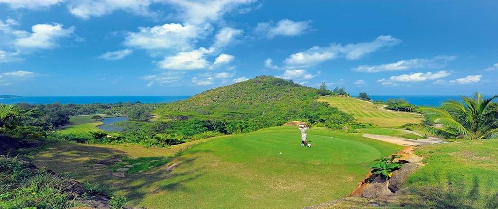 Seychely - Constance Lémuria golf Text a foto: Milan Bučík Seychelské ostrovy leží v Indickém oceánu těsně pod rovníkem a jsou jedním z posledních přírodních rájů na naší planetě.