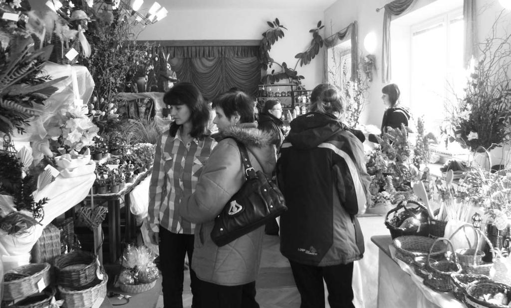 1/2013 strana 13 Beseda nad knihou s knihovnicí Lydii Trlifajovou Pavlem, b valí obãané Rouského nás pfii li pozdravit a pozvali po prohlídce na krátké obãerstvení.
