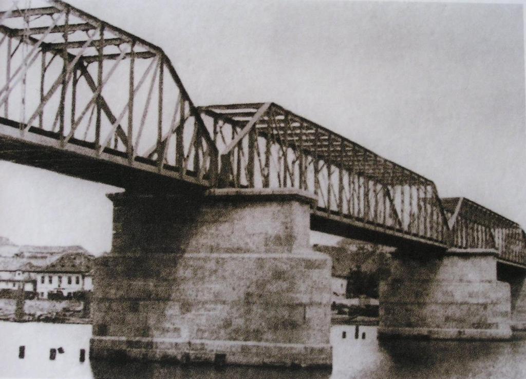 4.3 Popis mostu - všeobecně 4.3.1 Historický vývoj mostů pod Vyšehradem Oblast mostního objektu, který je v současné době tvořen pěti mosty prošla během vývoje na konci 19 století a začátku 20.