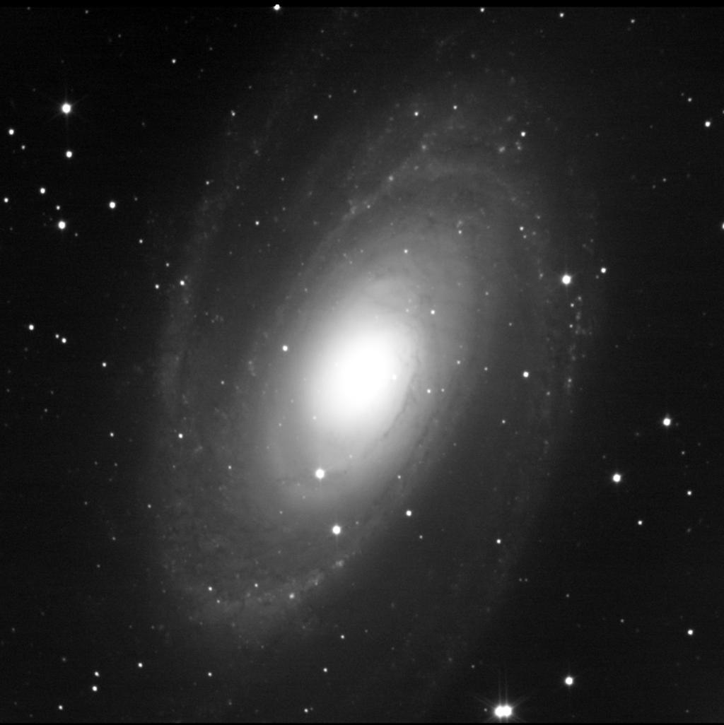 Galaxie M81 (vlevo) a po