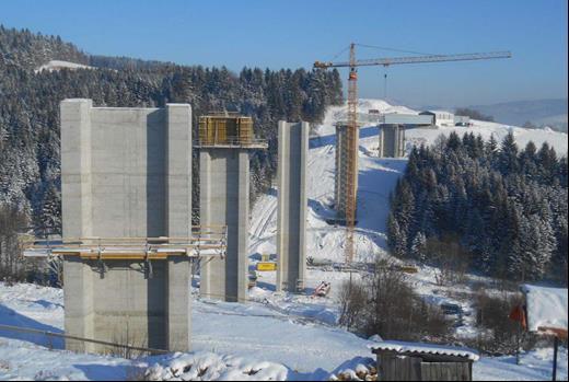 Nad okrajom zástavby obce Skalité vchádza trasa diaľnice vo vysokom vedení na vrchu Poľana do rovnomenného tunela kategórie T 8,0 s dĺžkou cca 895 m.