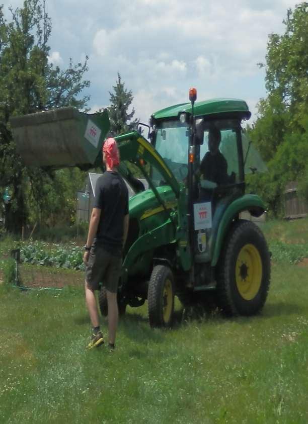 Další akce roku 2016 V jarních měsících došlo k opravě místní komunikace na Houvarech. Tato oprava stála 277 000 Kč, z toho dotace z Kraje Vysočina činila 110 tis.