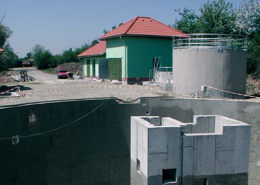 hydroizolace ochrana betonu jednosložkové 1K jednosložková hydroizolace tmavě šedý Jednosložková mrazuvzdorná hydroizolační stěrková hmota k izolacím a ochraně stavebních konstrukcí z betonu a oceli.