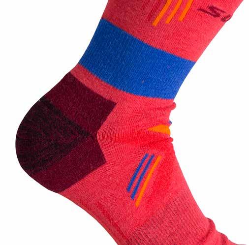 Ponožky Cross country warm Silnější ponožka na běžecké lyžování navržená tak, aby byl zaručen maximální přenos energie přes nohu do boty/lyže.