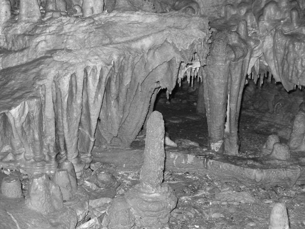 stalagmit (stojící) stalagnát excentrika (1957) - nepravideln
