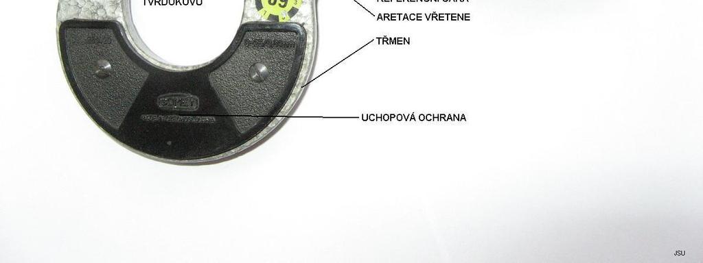 Na části mikrometru - pevném bubínku je vyryta stupnice s dělením po 0,5 mm. Vodící mikrometrický šroub má broušený závit o stoupání 0,5 mm nebo 1 mm (dříve).