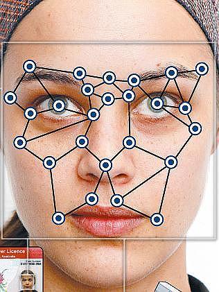 Rozpoznávání obličeje 2D analýza ČB fotografií detekce tváře v prostoru přesná lokalizace hlavy rozpoznávání důležitých markantů v obličeji Výhody: cena snímače - použití běžných