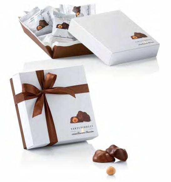 Cioccolato, Gianduja e Praline Chocolato, Gianduja and Pralines «4 OŘÍŠKY POLITÉ MLÉČNOU NEBO EXTRA TMAVOU