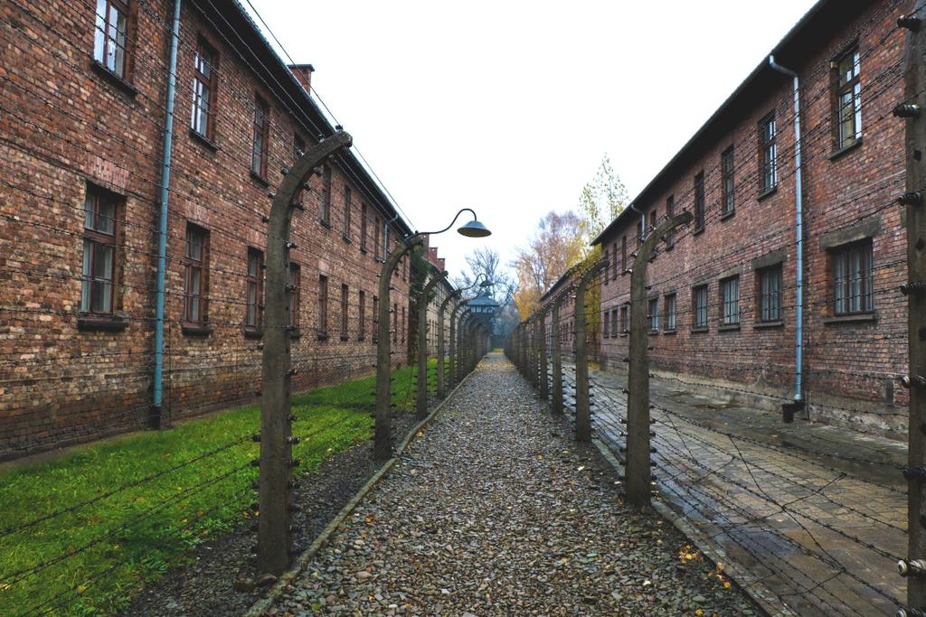 mládeže a jejího přístupu k válečným tématům není vždy zcela na místě. Sportovci, kteří ab- Stránka 4 solvovali prohlídku Auschwitz I.