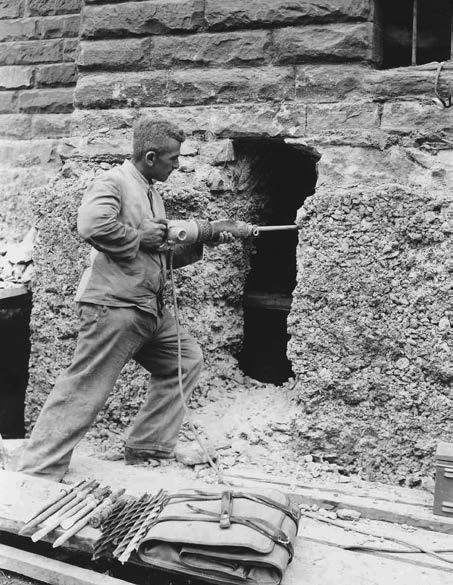 39 Milníky 1913 Založení vlastního učňovského vzdělávacího oddělení v hlavním závodu ve Stuttgartu s vyhrazenou dílnou Na trh přichází automobilový systém osvětlení Bosch