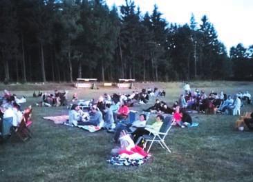 Loveãkovické letní kino 2018 âlovûk pofiád nemûïe uvûfiit, kolik lidí dorazilo do letního kina v Loveãkovicích a je tû více k neuvûfiení je, Ïe se k nám na film pod ir m nebem sjíïdûjí lidé nejen z
