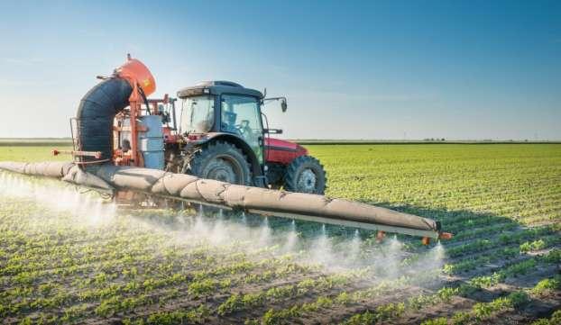 PROBLÉMY SPÔSOBENÉ ZNEČISTENÍM Pesticídy sa používajú na boj proti škodcom, eliminovanie škôd poľnohospodárskej produkcie a reguláciu rastu rastlín.