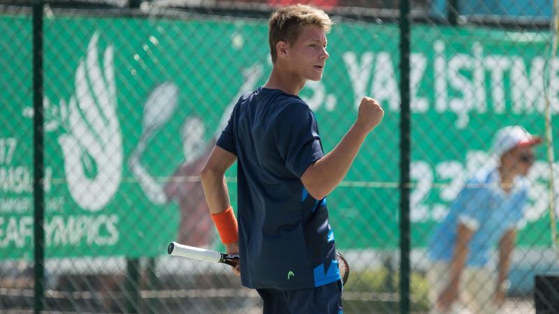 Stolní tenis Jméno a příjmení Disciplína Umístění Helus Jaroslav dvouhra vypadl ze skupiny team 1 dvouhra 17. 32. Místo Kratochvíl Michal čtyřhra 9. 16.