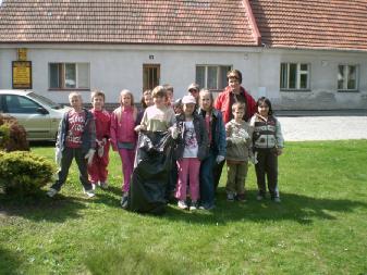 Hlavním hrdinou jeho poutavého vyprávění byl vždy pes Kiri, který žákům v závěru příjemného odpoledne předvedl své umění a dovednosti.