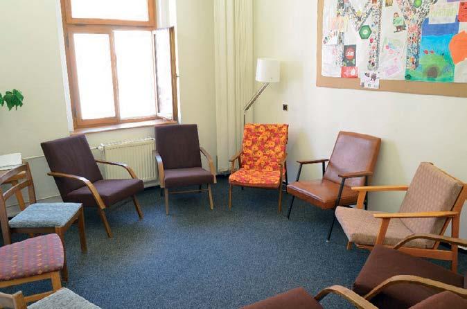 DBT CENTRUM DBT Centrum je služba následné péče, která své programy nabízí v Praze na Břevnově. Cílovou skupinou jsou lidé s poruchou osobnosti a rodinní příslušníci.