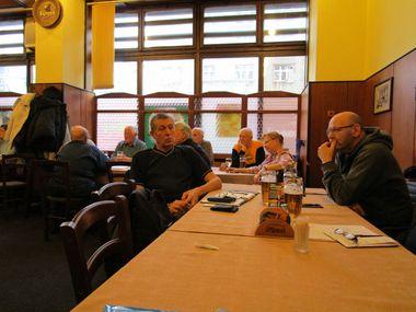 Klub důchodců Schůze klubu dne 16.1.2018 První letošní schůze důchodců se konala dne 16.1.2018 opět v restauraci,,u Kozla " na Žižkově.