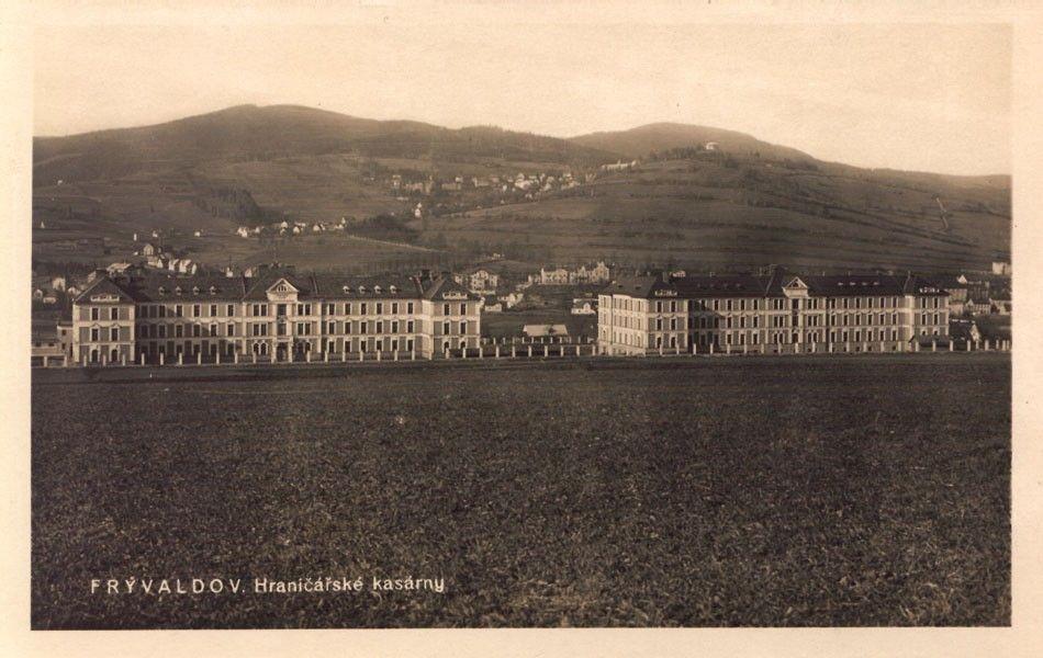 budovách firmy Regenhart a Raymann. Velitelství posádky sídlilo v budově nové střelnice (Husova ulice). Dne 29. 8. 1919 byl střelecký prapor ve Frývaldově vystřídán 7. hraničářským pěchotním praporem.