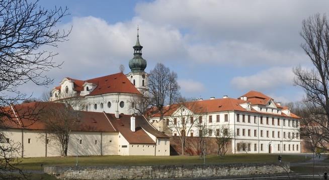 Ceník Tour de Fleet 2018 13/13 Fleet Festival Praha Plug-in Day Zlatý Stříbrný Bronzový 58 000 Kč 46 000 Kč 18 000 Kč Fleet Gala Zlatý Stříbrný Bronzový 42 000 Kč 29 000 Kč 14 000 Kč Plug-in Day +