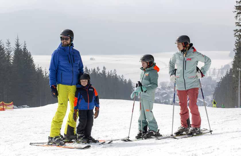 Skiareál Lipno Nejen lyžování, ale i zábava 11,8 km sjezdovek Dvě nové zábavní skicrossové dráhy s tunelem Měřený slalom k Yettimu Snowpark 3 lanovky a 4 pojízdné koberce 40 km strojově upravených