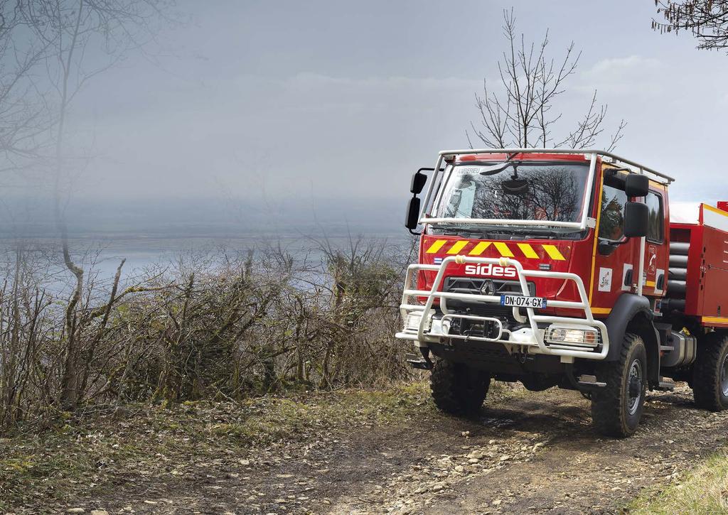 NÁKLADNÍ VOZIDLO MUSÍ ZDOLAT OBTÍŽNĚ PŘÍSTUPNÉ TERÉNY Výjimečná průchodnost terénem, vyšší světlá výška, dobrý poloměr zatáčení: záchranná a hasičská vozidla Renault Trucks jsou připravena
